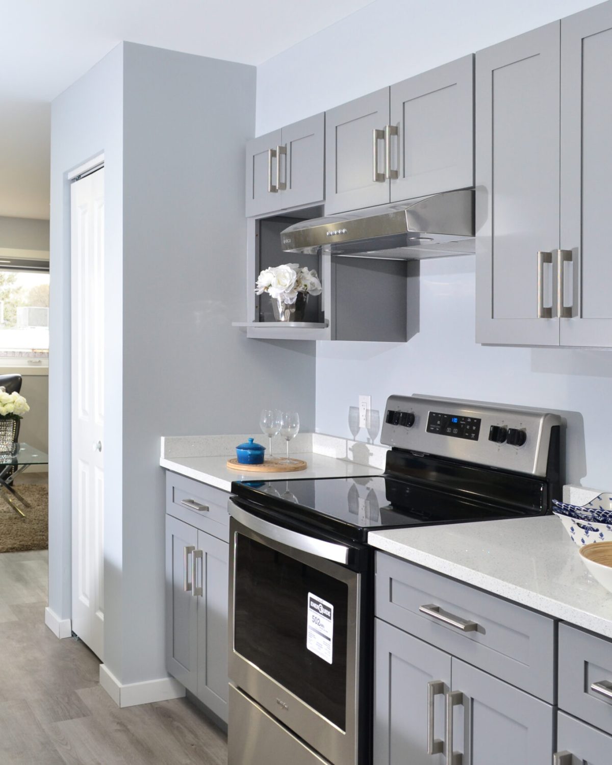 Kitchen Stainless Steel stove & Granite Countertop